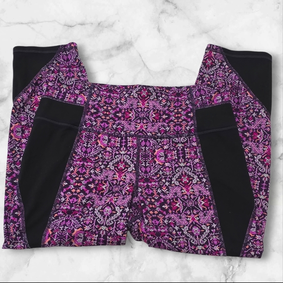 Athleta Capri Woman's Yoga Leggings Pink and Black Pattern Size Mediym (M) B56 - Picture 3 of 6